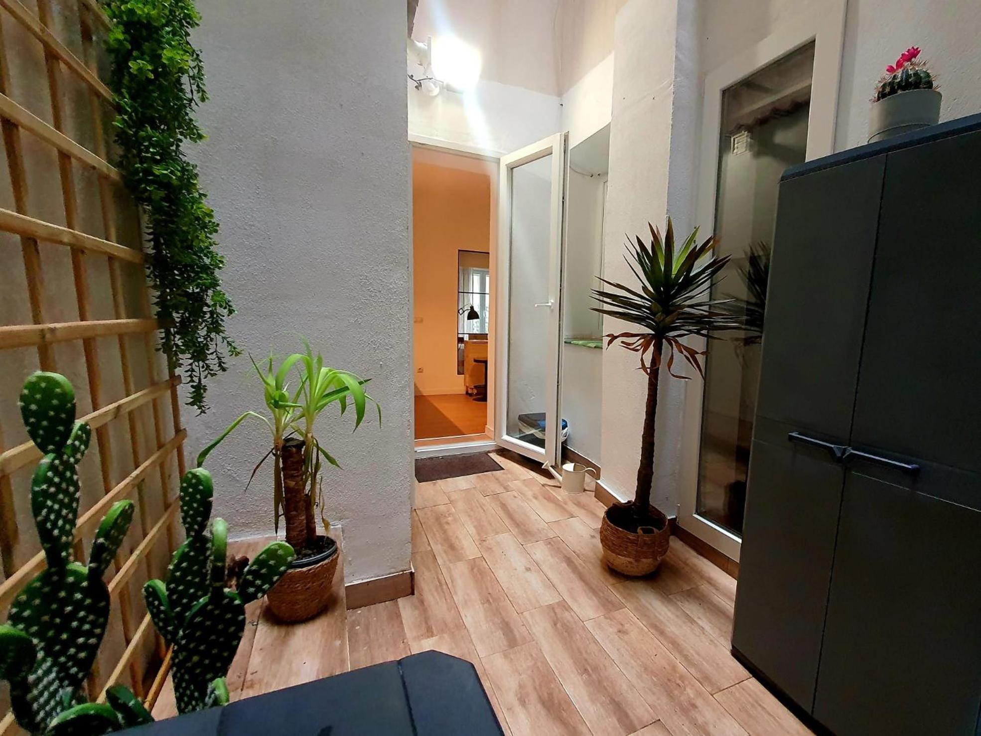 Rentadore Atocha Suites Мадрид Экстерьер фото